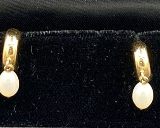 14kt Yellow Gold And Pearl Earrings 
