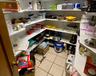 Pantry with number baking and food storage 