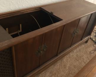 Magnavox stereo.  Powers on but radio does not play actual music.  Record player turns but no sound.  