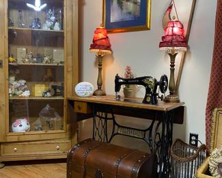 Antique SINGER sewing machine,  Antique Shepards hook !!