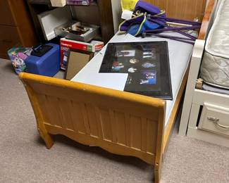 . . . twin sleigh bed