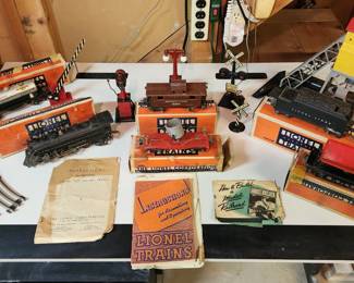 1940's Lionel Electric Train Set with all Accessories 