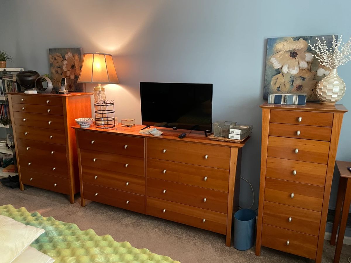 3 of the 6 matching pieces of the bedroom set