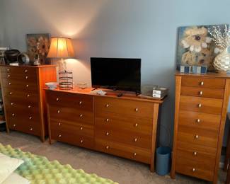 3 of the 6 matching pieces of the bedroom set