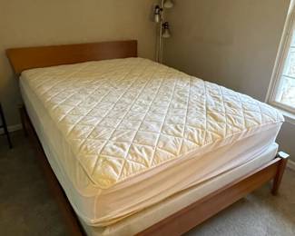 Queen bed and headboard that matches the 6 piece bedroom set