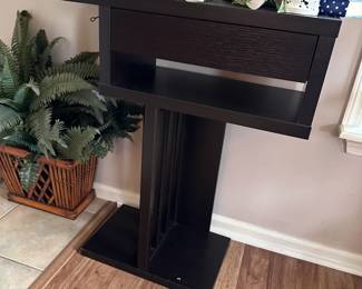 Entry way table