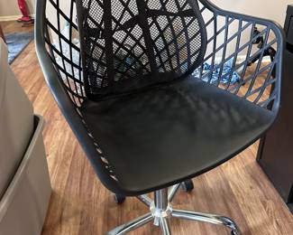 Adjustable desk chair