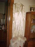 vintage wedding dress and cool veil with feather top