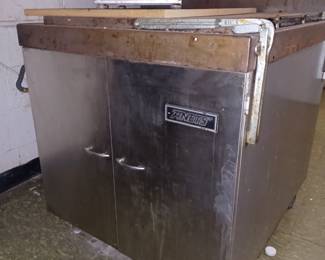 Bakery - Donut Fryer. This fryer worked excellent for making donuts in the bakery. It's currently hooked up and can be tested. The measurements are  31" wide x 36" deep x 44" tall.