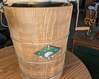 NEW - Hand Crank Ice Cream Maker