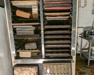 Bakers Rack. Cooking Tray's. Hot Dog Bun Trays. Vintage Sander's Baking Tray. 