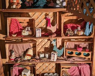 Lots of great crafts and knick knacks. Shelf