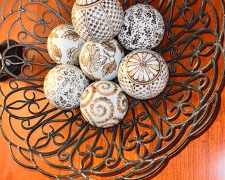 Deco Lace Bowl with Balls