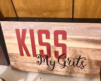 Kiss My Girls ... 