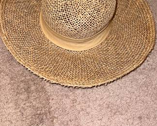 Straw hat with tan ban