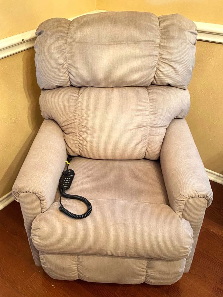 50 OFF SATURDAY FANTASTIC WAXAHACHIE ESTATE... starts on 3/13/2024