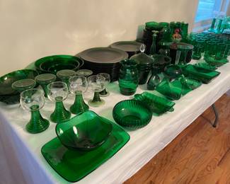 VERY LARGE COLLECTION OF EMERALD GLASS 