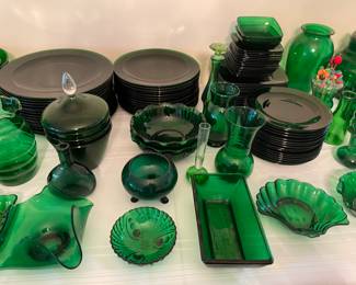 VERY LARGE COLLECTION OF EMERALD GLASS 