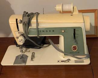 SINGER SEWING MACHINE AND TABLE TOUCH & SEW