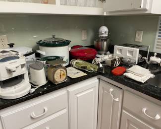 KITCHENAID MIXER, CROCKPOTS, TOASTER AND MORE KITCHENWARE