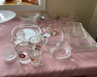 VINTAGE MUGS AND GLASSWARE
