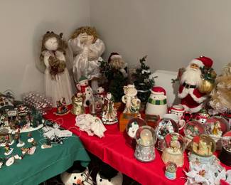 CHRISTMAS COLLECTIBLES