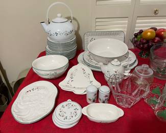 PFALTZGRAPH WINTERBERRY CHINA