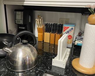 KNIVES & BLOCKS AND MORE KITCHENWARE