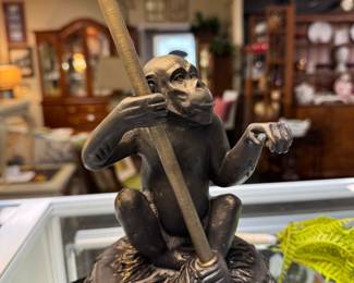 VINTAGE Tiffany Style MONKEY LAMP DARK BRASS FINISH - MONKEY HOLDING AN UMBRELLA