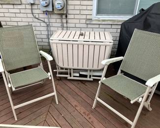 Self storing patio set with drop side table!