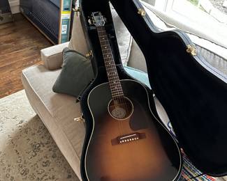 Gibson, J 45 standard