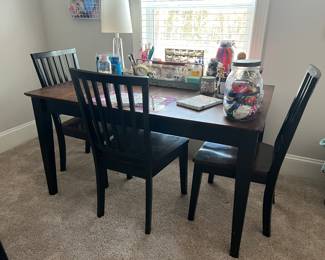 Table with 4 chairs 
