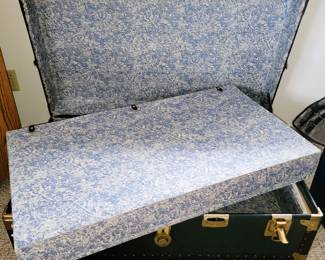 Travel steamer truck with inserts