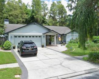 Home located in a cul-de-sac