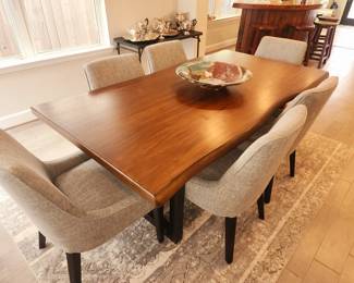 Like new, Live Edge Table and Chairs (x6)