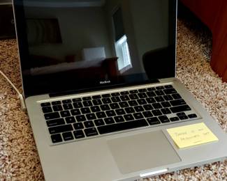 2008 13" Macbook - test/works/clean/uplocked 