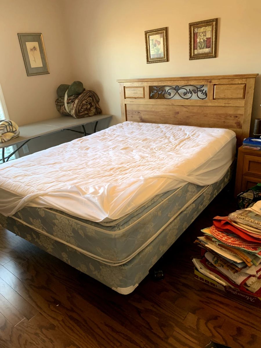#3	oak queen head board1	 $75.00                                         #4	blue pillow top mattress set	 $100.00 			
			
