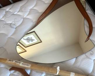 #165	mh	vintage mirror and shelf with décor 	 $100.00 			
