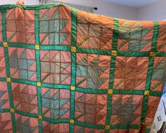 #109	green pink flower pattern quilt 92x80	 $65.00 			
