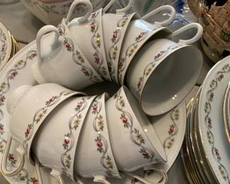 #121	Jahre Bareuther Waldassen Bavaria 58 pieces of China 	 $115.00 			

