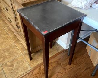 #160	mh	leather top end table tall 	 $20.00 			
