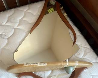 #165	mh	vintage mirror and shelf with décor 	 $100.00 			
