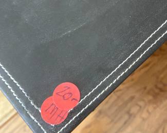#160	mh	leather top end table tall 	 $20.00 			
