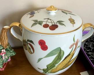 #159	mh	Royal Worester Lid top flower china bowl	 $20.00 			
	
