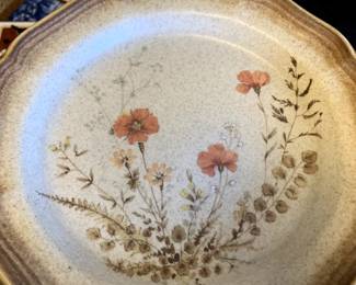 #143	china	Mikasa whold wheat Jardiniare china 18 pieces	 $80.00 			
