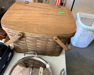 #140	longer burger picnic basket with lid 	 $25.00 			

