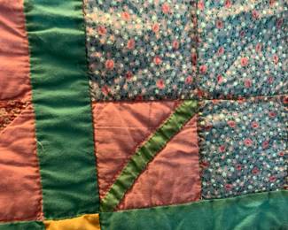 #109	green pink flower pattern quilt 92x80	 $65.00 			
