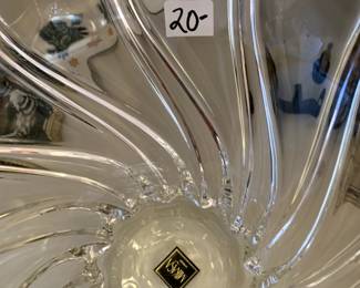 #152	crystal	Mikasa  veggie bowl	 $20.00 			

