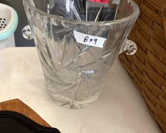 #138	8x0 Crystal ice bucket 	 $40.00 			
