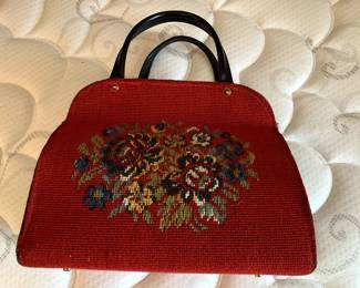 #102	needle point red and blue purse 	 $25.00 			
